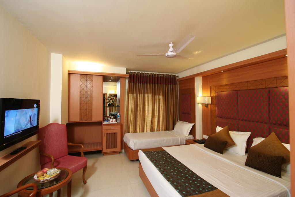 Hotel Southern New Delhi Room photo